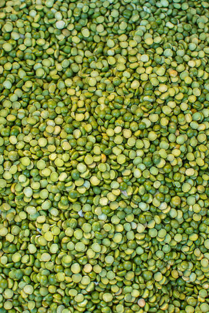 green lentils in public market - green lentil imagens e fotografias de stock