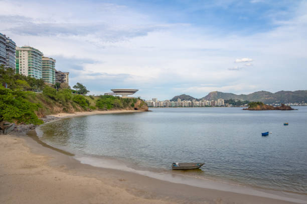 니 현대 미술 박물관 (mac)과 보아 viagem 해변-니, 리오 데 자네이, 브라질 - niteroi corcovado rio de janeiro tropical climate 뉴스 사진 이미지