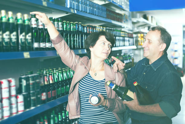 istock Couple shooses beer in store 1048815542