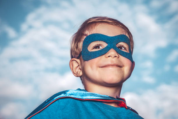 chłopiec gra w supermanie - costume expressing positivity cheerful close up zdjęcia i obrazy z banku zdjęć