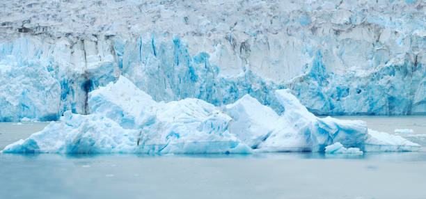 ドーズの氷河、アラスカの前に氷山のパノラマのクローズ アップ - glacier alaska iceberg melting ストックフォトと画像