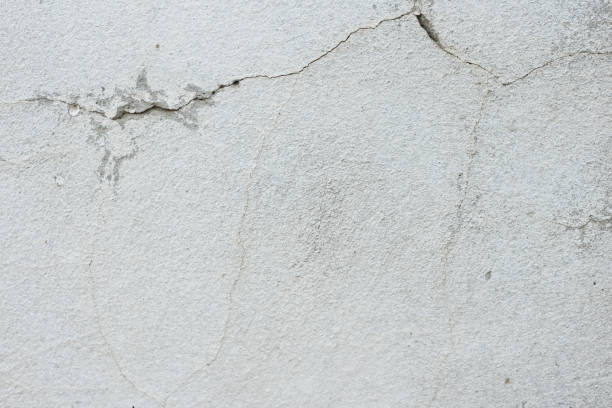 istock Wall fragment with attritions and cracks 1048903824