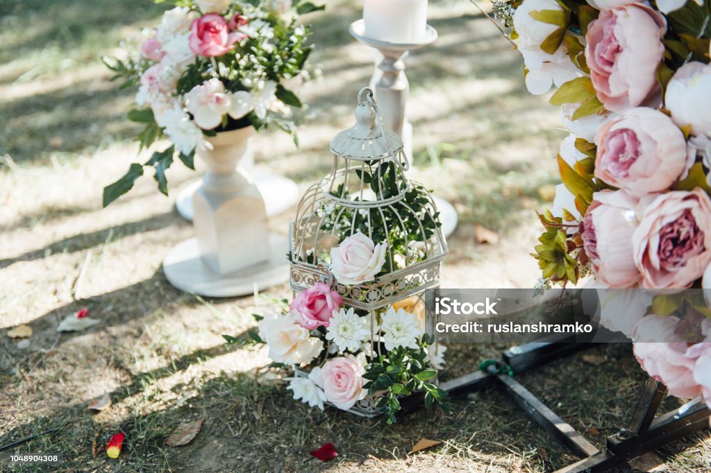 Hochzeit Foto Zone. Dekoration. auf dem grünen Rasen - Lizenzfrei Altertümlich Stock-Foto