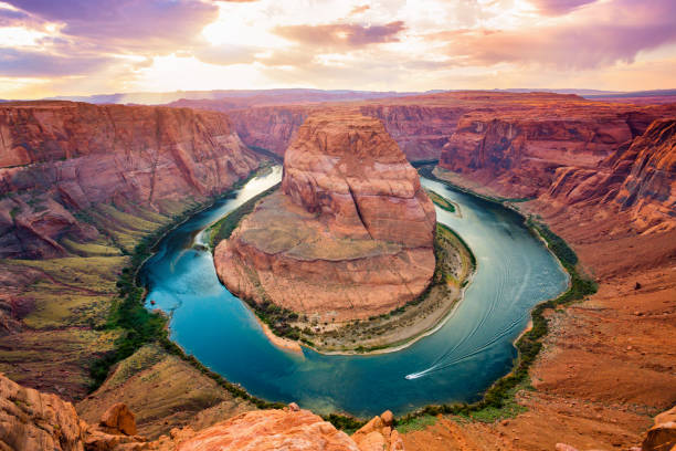 curva a ferro di cavallo al tramonto - arizona foto e immagini stock