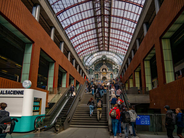 앤트 워프 역 - antwerp station center glass 뉴스 사진 이미지