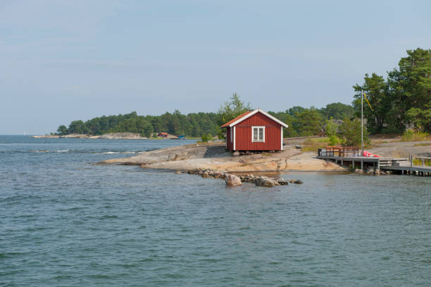 ferienhaus in den schären - stockholmer archipel stock-fotos und bilder