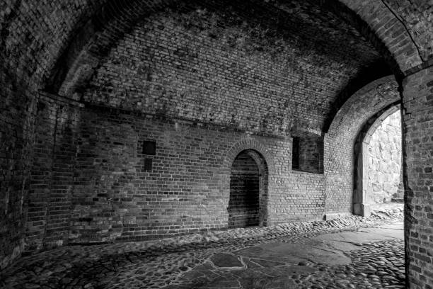 istock Alley tunnel 1048947810