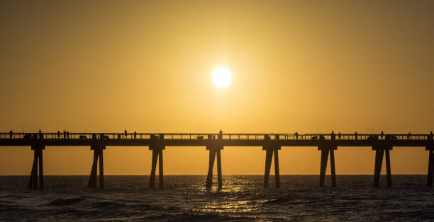 Muelle de pesca en Costa del Golfo - foto de stock