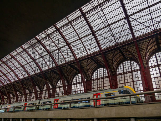 앤트 워프 역 - antwerp station center glass 뉴스 사진 이미지