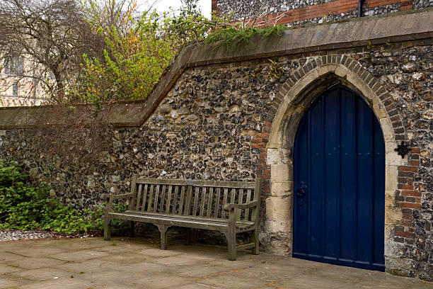 esquina - door church norwich blue fotografías e imágenes de stock