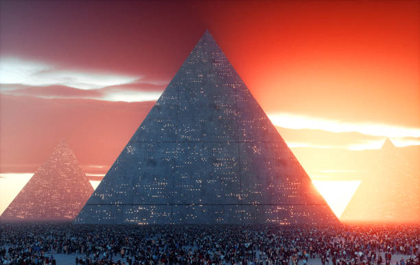 cidade de pirâmide futurista com multidões de pessoas - big city life - fotografias e filmes do acervo