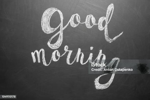 Foto de Inscrição De Bom Dia Em Um Quadro Negro De Escola e mais fotos de stock de Cardápio - Cardápio, Dia, Educação - iStock Foto de Inscrição De Bom Dia Em Um Quadro Negro De Escola e mais fotos de stock de Cardápio - Cardápio, Dia, Educação - iStock