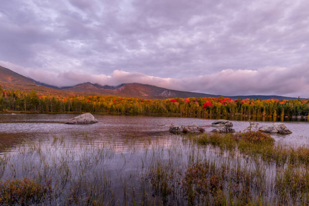 cores de outono do monte katahdin - reserva selvagem - fotografias e filmes do acervo