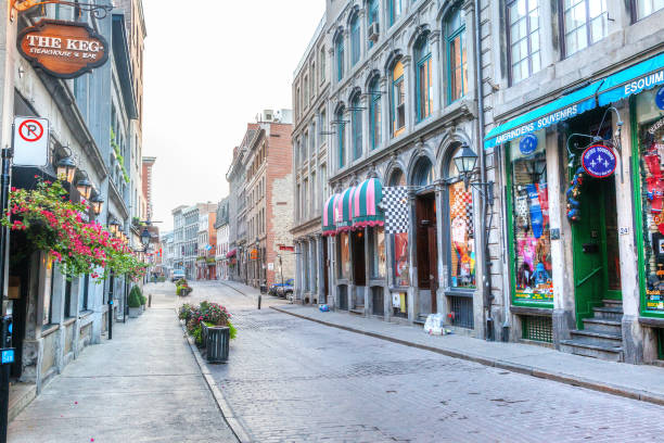 Historic Old Montreal Street in Quebec, Canada Shops along Rue Saint-Paul in the Old Montreal section of Montreal. It is the oldest street in Montreal, Quebec, Canada, famous for the many restaurants and unique shops. montréal photos stock pictures, royalty-free photos & images