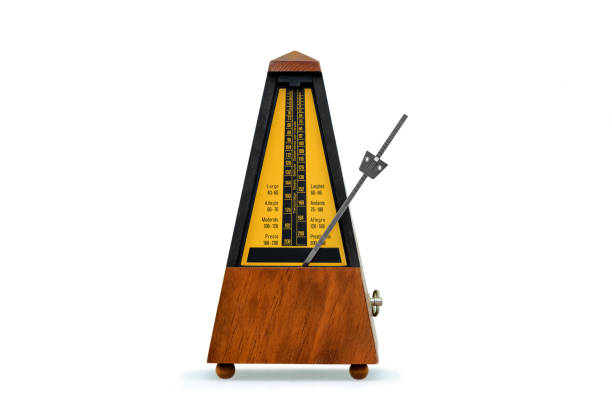 metronomo meccanico marrone antico - sequenza di strumento musicale foto e immagini stock