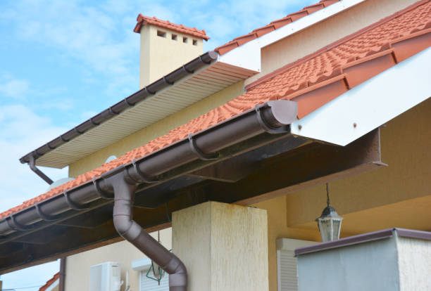 Close up on rain gutter pipeline system with holders and gutter downspout pipe. Residential house  roof gutter. Close up on rain gutter pipeline system with holders and gutter downspout pipe. Residential house  roof gutter. downspout stock pictures, royalty-free photos & images