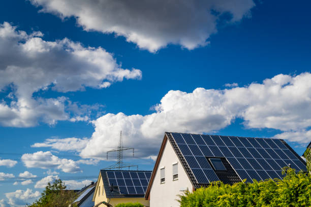 zonne-elektriciteit is de toekomst van schone energie - autarkie stockfoto's en -beelden