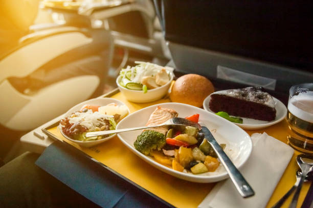 cibo sull'aereo, viaggi in business class - vehicle interior corporate jet jet private airplane foto e immagini stock