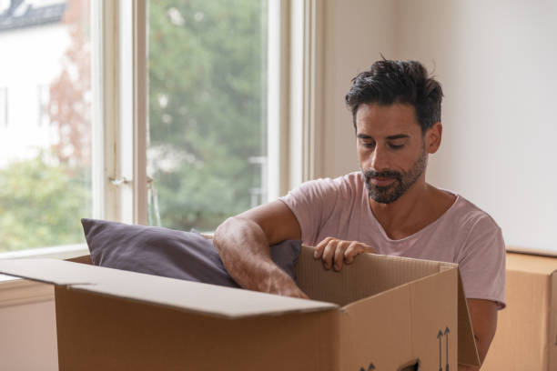 istock A man moving into a new home 1049273988