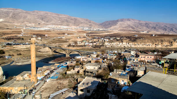 пейзаж региона хасанкейф в батмане, турция - hasankeyf стоковые фото и изображения