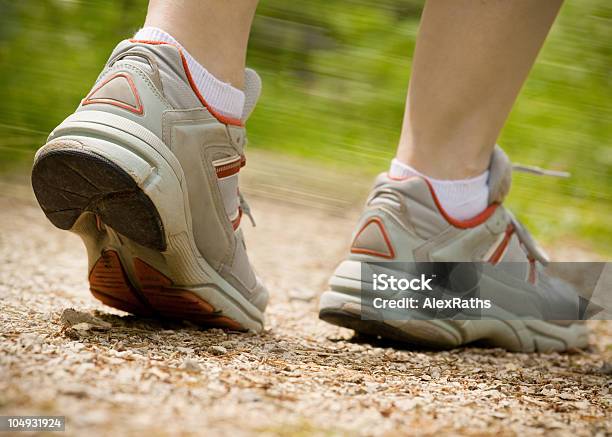 Foto de Pista De Corrida e mais fotos de stock de Adulto - Adulto, Andar, Atividade