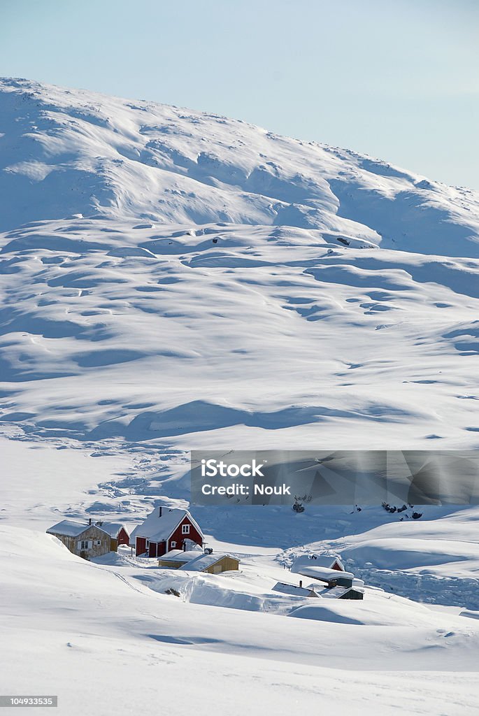 Inuit village-Tiniteqilaaq - Foto de stock de Inuit libre de derechos