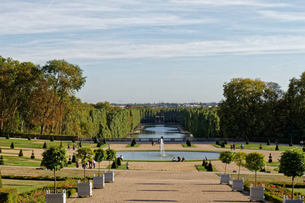 перспектива на бассейне парка sceaux, sceaux, иль-де-франс, франция - ile de france фотографии стоковые фото и изображения