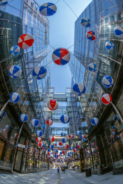 drapacze chmur ozdobione baloons i city center dc - shopping mall zdjęcia i obrazy z banku zdjęć