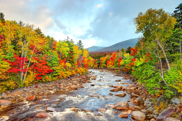 秋は、ニューハンプシャー州のホワイトマウンテン - white mountains ストックフォトと画像