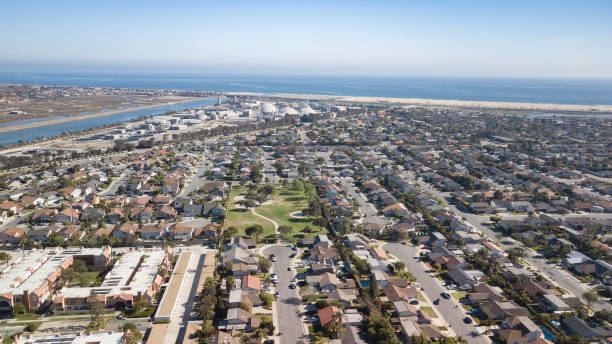istock Suburban California 1049407818