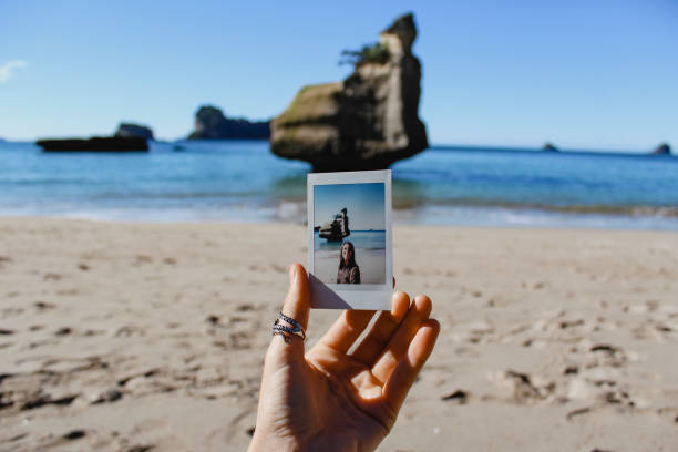 memórias de nova zelândia - new zealand cathedral cove sea sand - fotografias e filmes do acervo