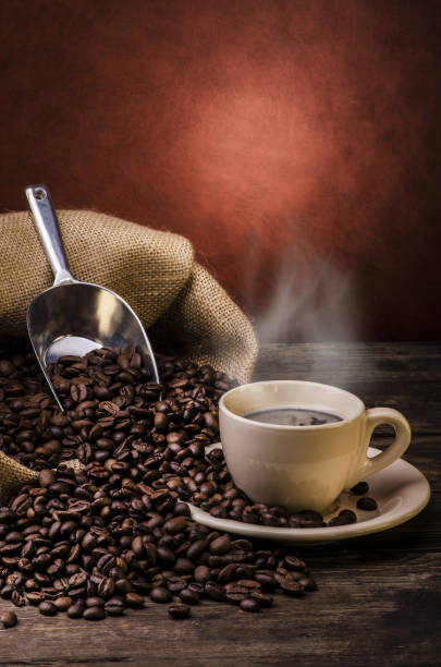 tazza di caffè caldo .natura morta - cup of coffee beans foto e immagini stock