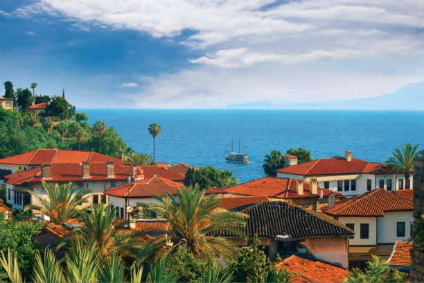 Vista da cidade velha de telhados Antalya. - foto de acervo