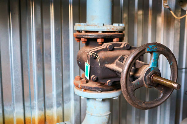 istock Old valves on the cold water pipeline. 1049458570