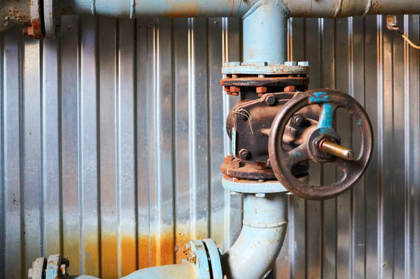 istock Old valves on the cold water pipeline. 1049461172