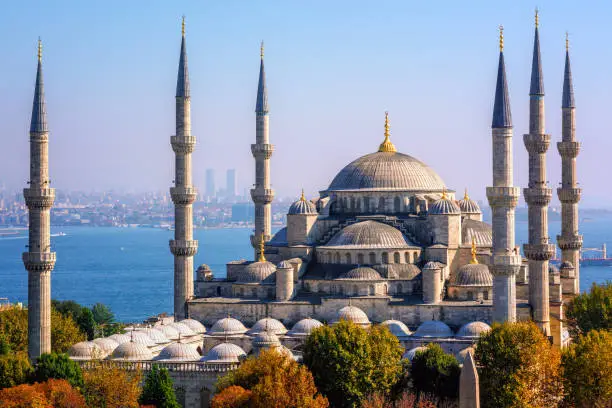 Blue Mosque (Sultanahmet Camii), Bosporus and asian side skyline, Istanbul, Turkey