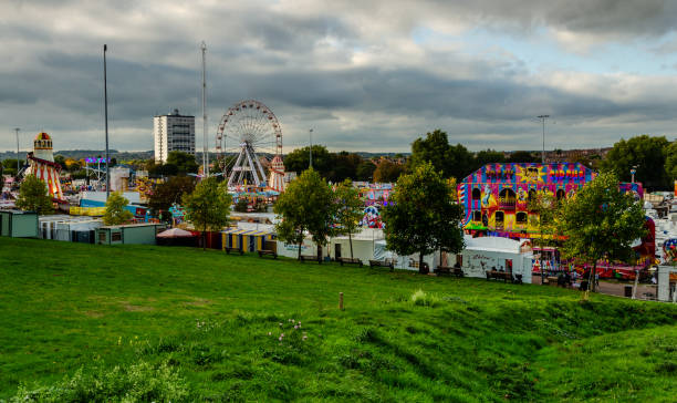 skyline juste oie - skelter photos et images de collection