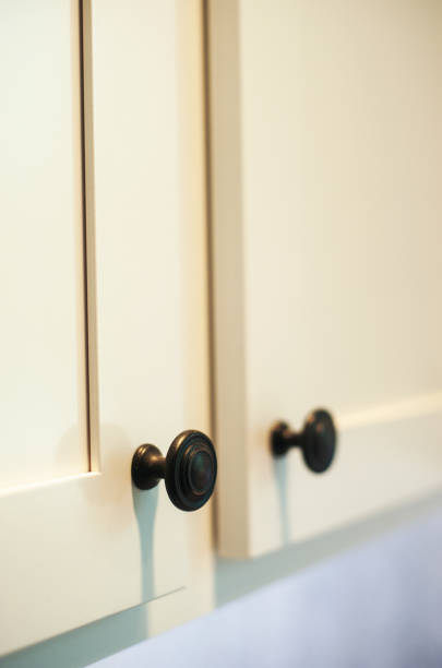 istock Close image of a pair of cupboard doors and knobs 1049527394