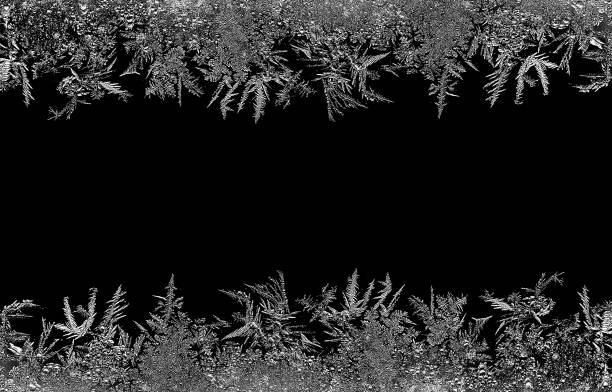 natureis kristalle eisblumen-auf dunklem hintergrund. makro nahaufnahme. - fractal nature black abstract stock-fotos und bilder