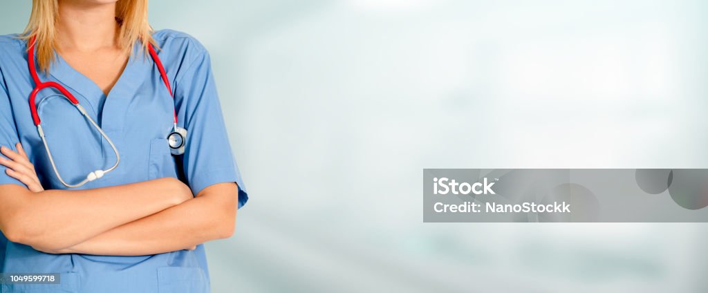 Medico donna che lavora all'ufficio dell'ospedale. - Foto stock royalty-free di Educazione