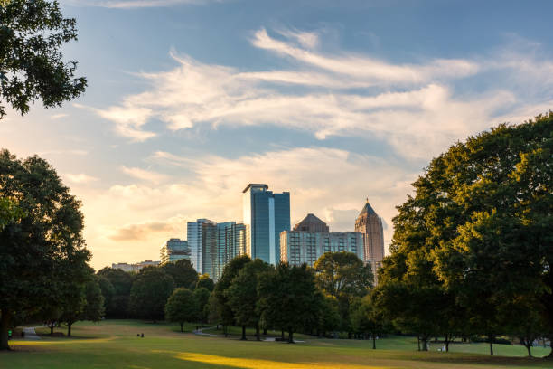 paesaggio urbano di atlanta al crepuscolo - piedmont park foto e immagini stock