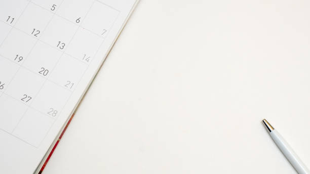 ペンの白い背景を持つ上面図カレンダー - today stationary personal organizer book ストックフォトと画像