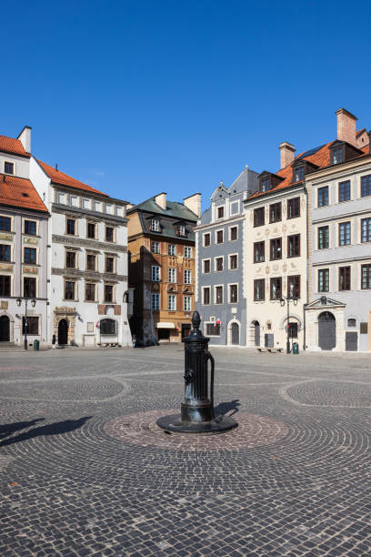 istock Square in Old Town of Warsaw 1049715122