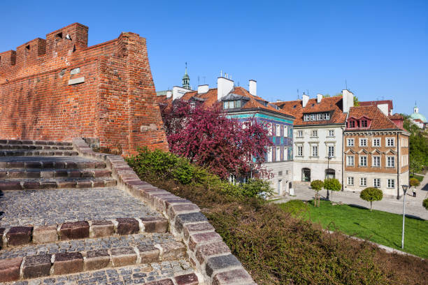 istock Old Town and New Town in Warsaw 1049715190