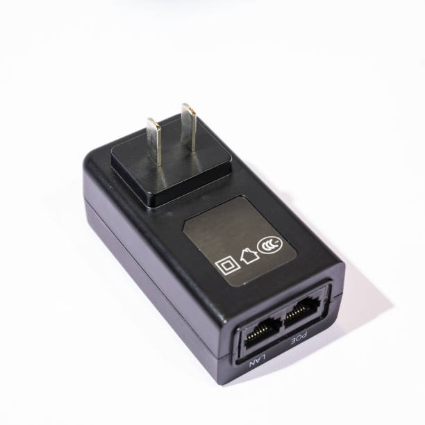 spina caricabatterie - plug adapter charging mobile phone battery charger foto e immagini stock