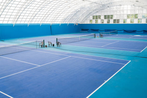 tenis azul - tennis court tennis net indoors fotografías e imágenes de stock