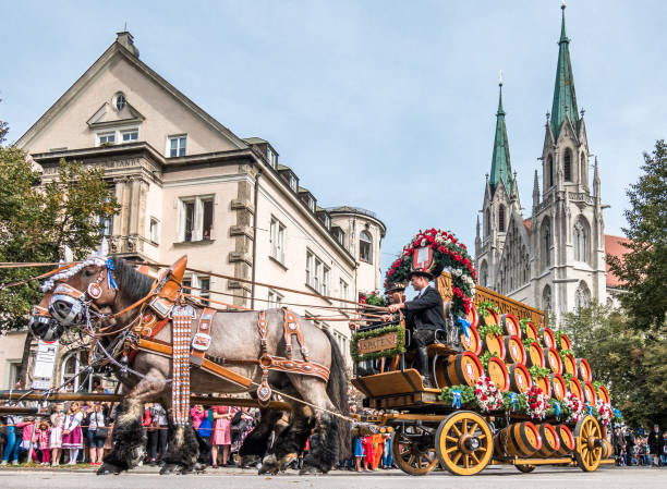 oktoberfest-2018 - münchen - bayern - oktoberfest stock-fotos und bilder