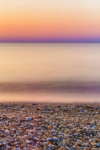 abstrakcyjny rozmyty dramatyczny zachód słońca w długiej ekspozycji dla tła - multiple exposure long sea water zdjęcia i obrazy z banku zdjęć