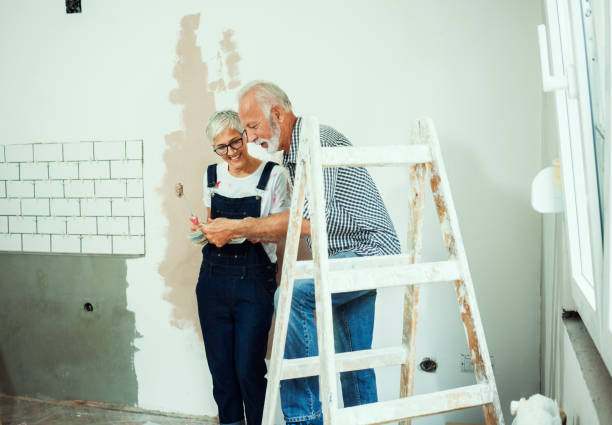 istock Couple remodeling their home 1049778562