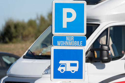 A reference to a parking space for motorhomes